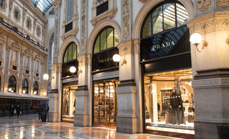 Fratelli Prada: la boutique nella galleria del Duomo a Milano con 110 anni di storia