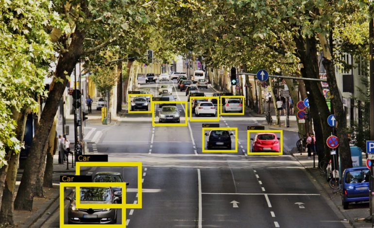 Telecamere con intelligenza artificiale a Milano per la sorveglianza urbana e monitoraggio del traffico