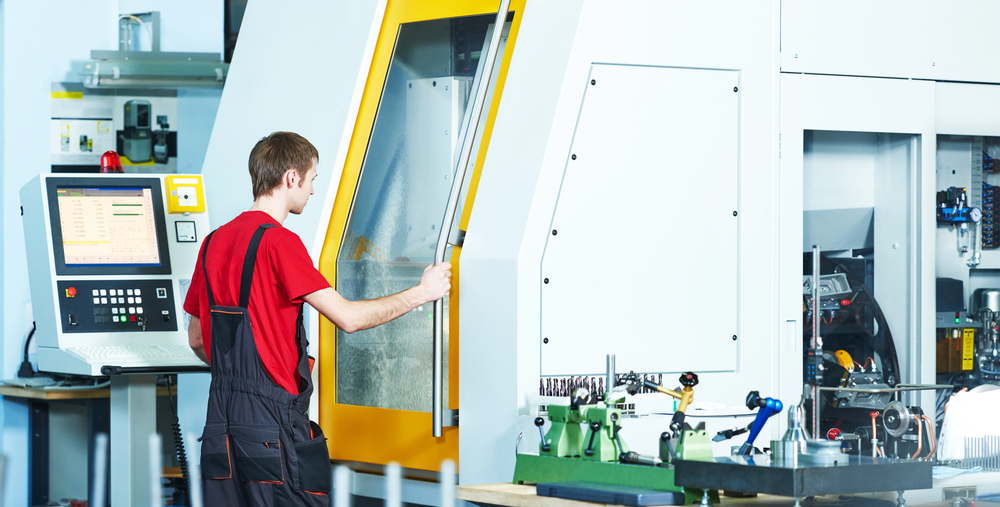 Diventare operatore CNC e programmatore PLC: le competenze tecniche che aprono le porte all’industria 4.0