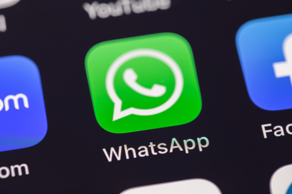 A Milano il biglietto del treno è su WhatsApp, la novità introdotta da Trenord